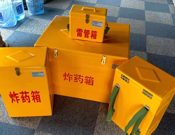 岳塘不同环境下如何选择炸药箱雷管箱